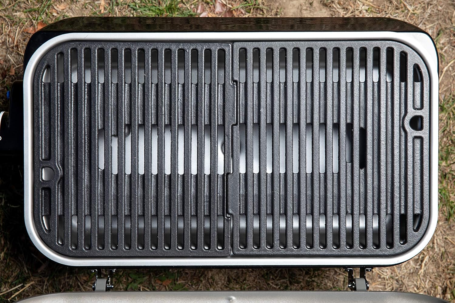Attitude2go,Barbecue de Table Faible fume,BBQ Portable, Couvercle,thermomtre,et Grille en Fonte,Alimentation : Cartouche de gaz CV 470 Plus,Gris