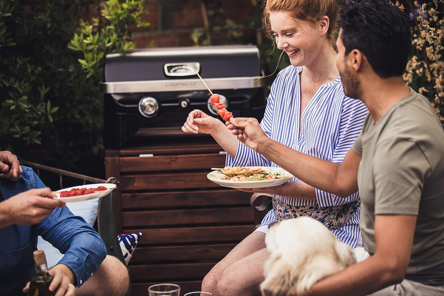 Attitude2go,Barbecue de Table Faible fume,BBQ Portable, Couvercle,thermomtre,et Grille en Fonte,Alimentation : Cartouche de gaz CV 470 Plus,Gris